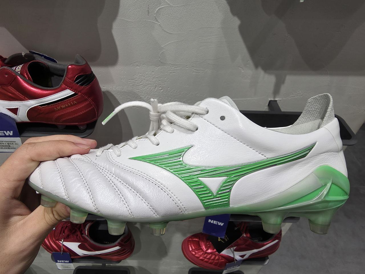 Mizuno Morelia Neo Beta 측면